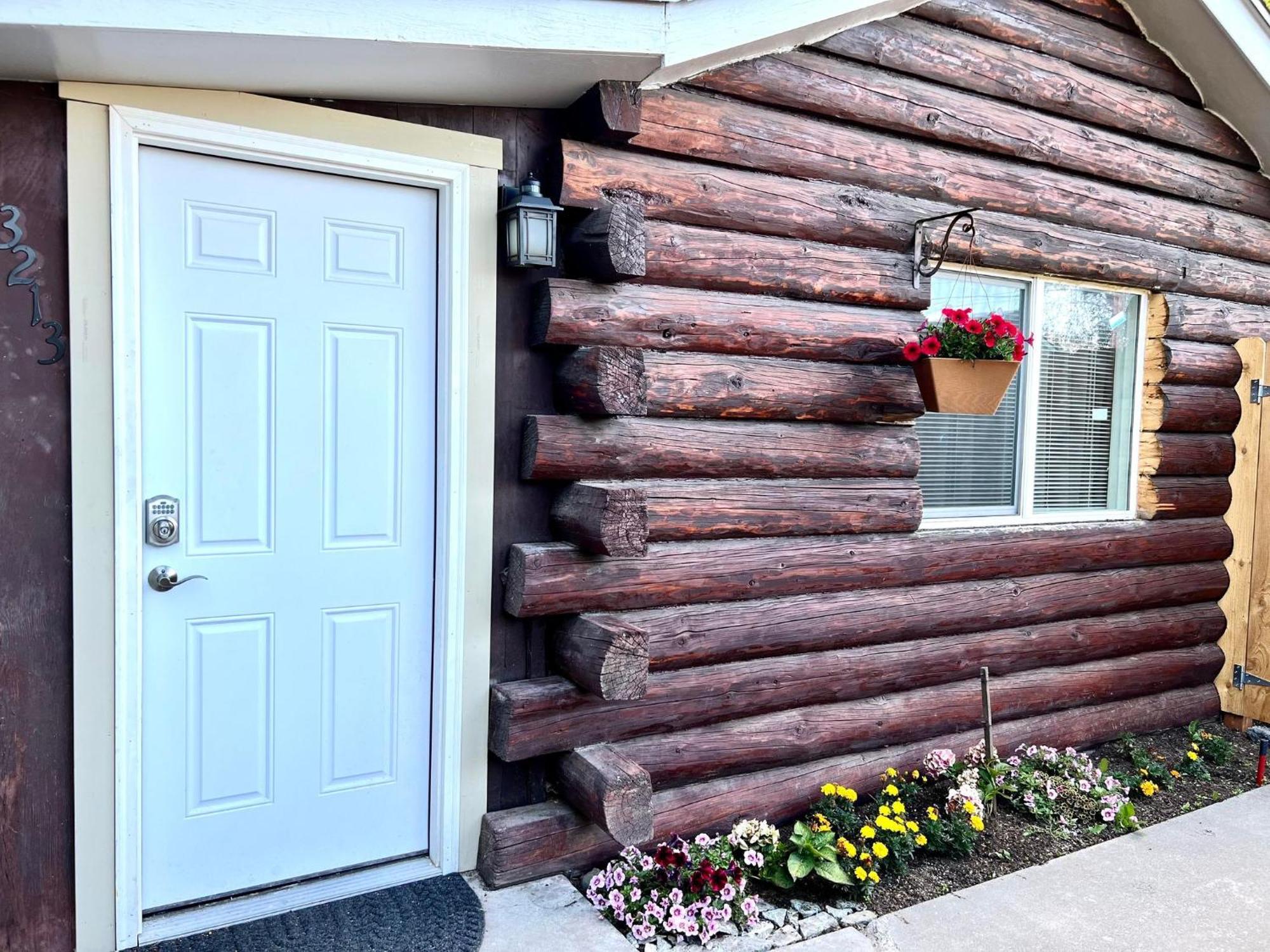 Apartament Log House In Heart Of Anchorage Zewnętrze zdjęcie